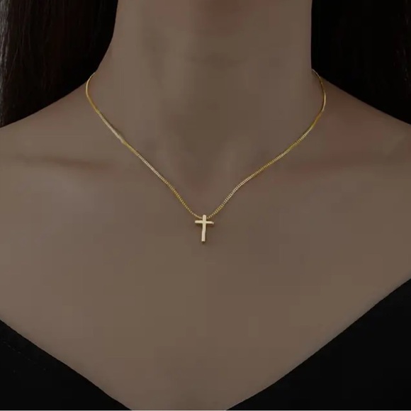 New Minimalistic Simple Classic Gold 14k Cross Pendant Necklace - Picture 3 of 3